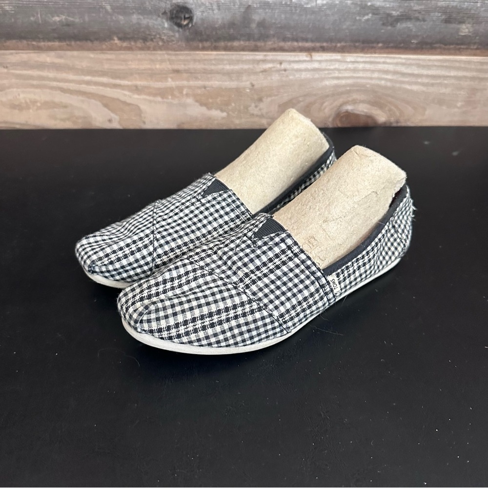 TOMS® Seasonal Classic Burlap Shoes Women Gingham Black White Cherry Size 7.5